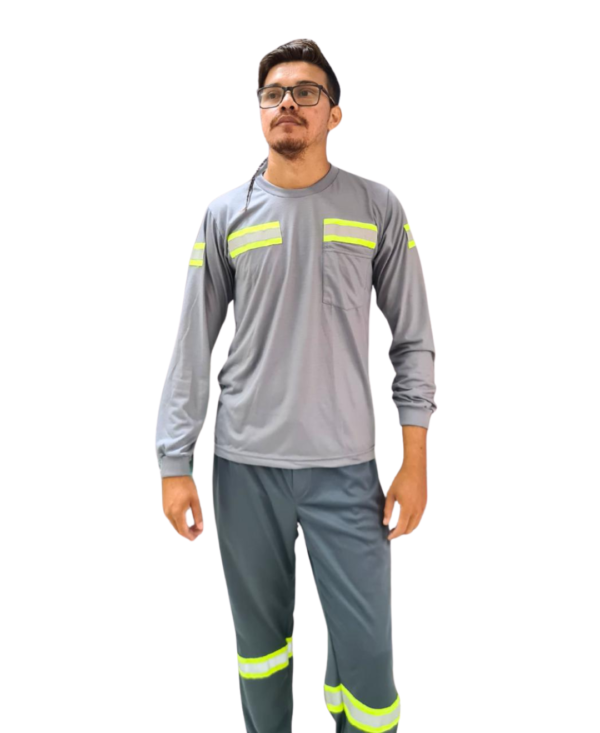 Camisa de malha em PP e calça em helanca